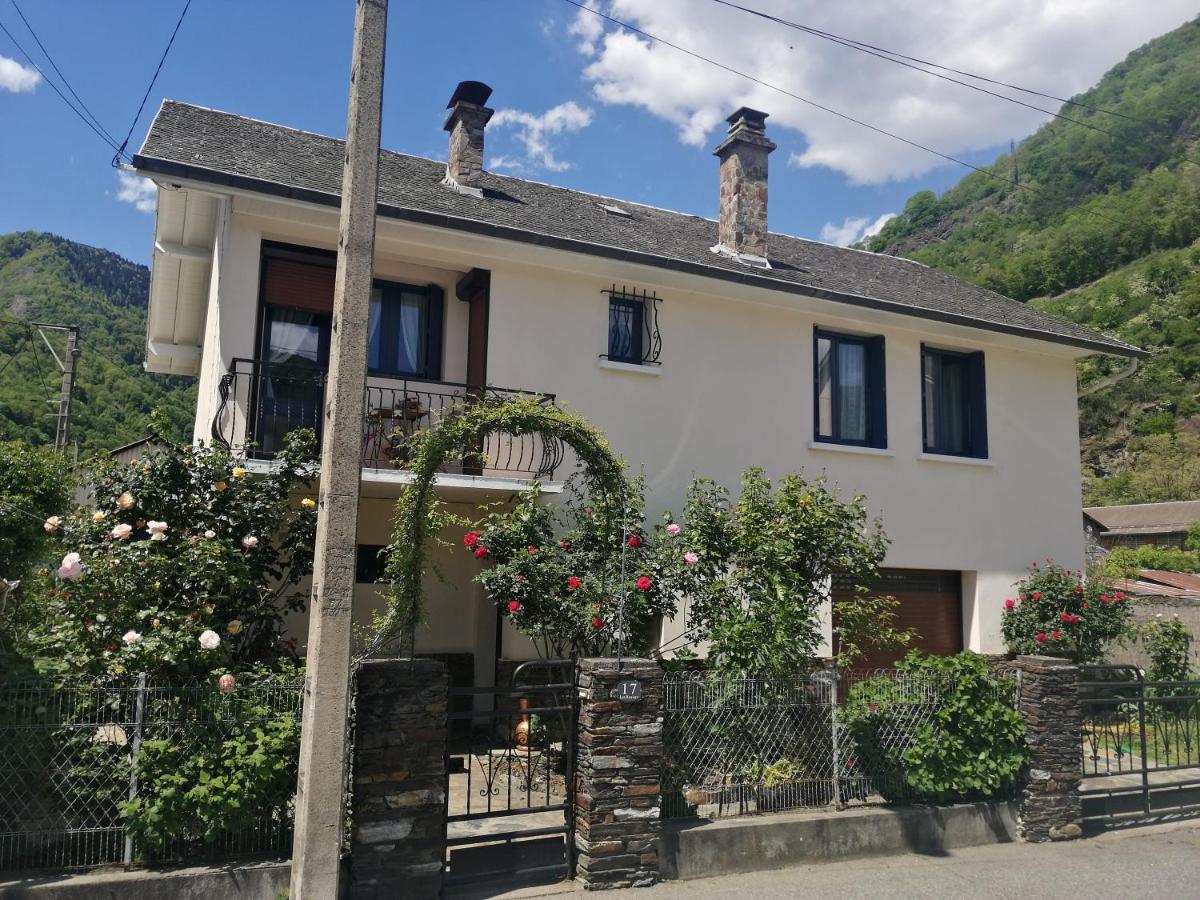 Les Rosiers Panzió Bagnères-de-Luchon Kültér fotó