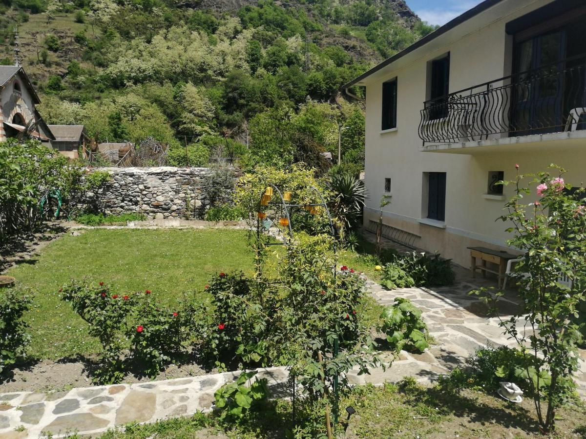 Les Rosiers Panzió Bagnères-de-Luchon Kültér fotó